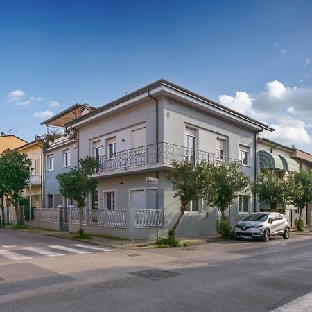 Casa Vacanze Da Antonio Ristrutturata Luglio 2023 Viareggio Bagian luar foto