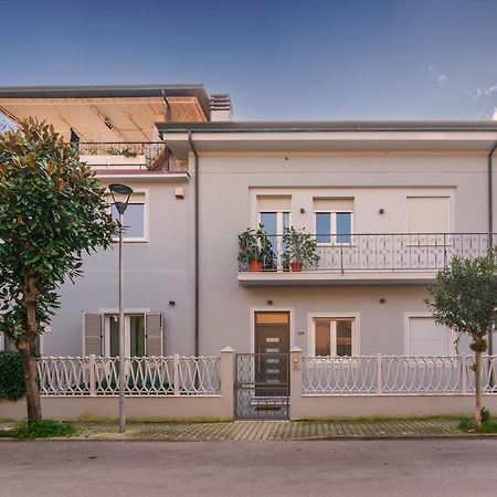 Casa Vacanze Da Antonio Ristrutturata Luglio 2023 Viareggio Bagian luar foto