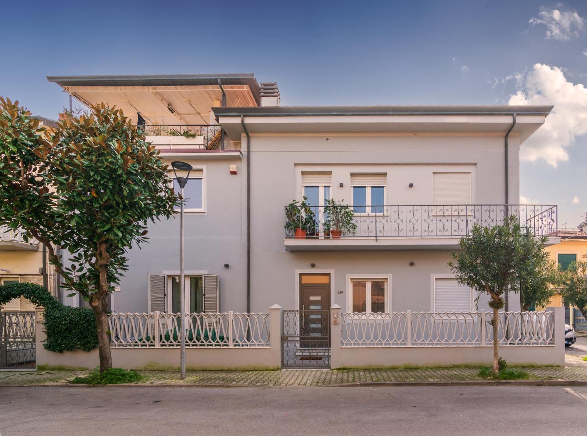 Casa Vacanze Da Antonio Ristrutturata Luglio 2023 Viareggio Bagian luar foto